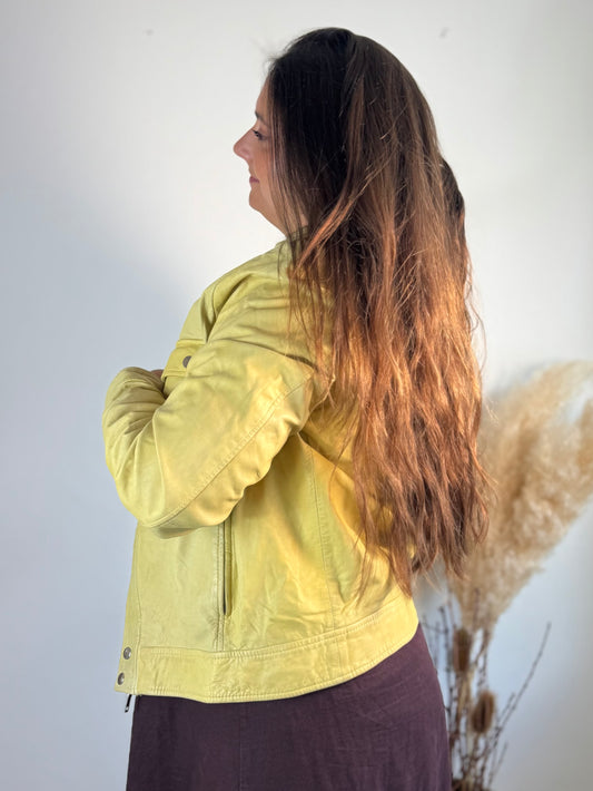 Gelbe Lederjacke