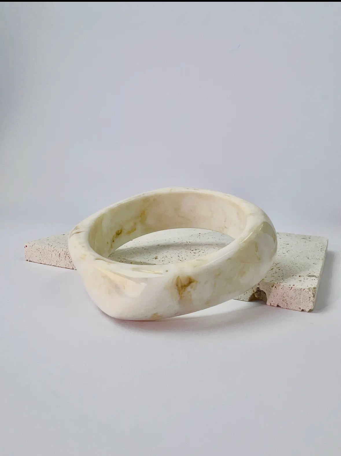 Chunky Armreifen aus hochwertigem Resin