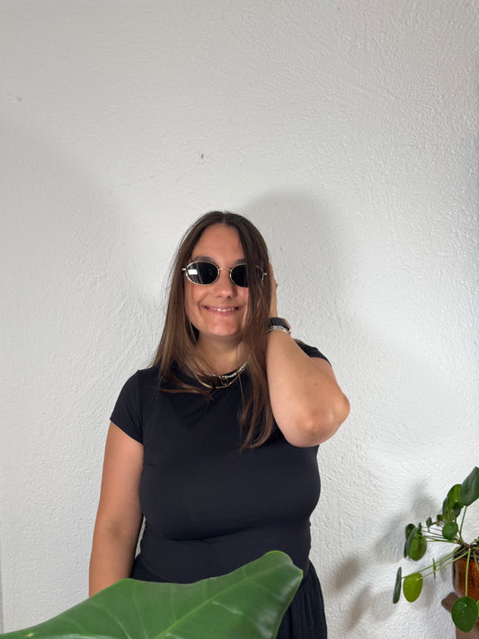 Metallrahmen-Sonnenbrille im minimalistischen Design