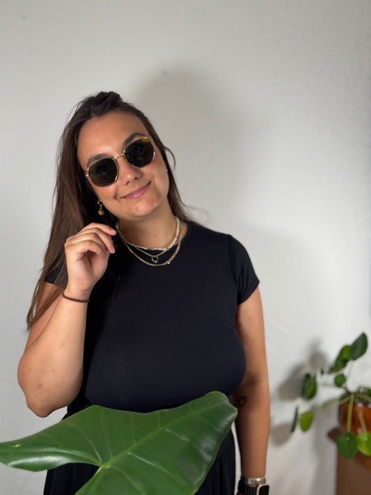 Metallrahmen-Sonnenbrille im minimalistischen Design