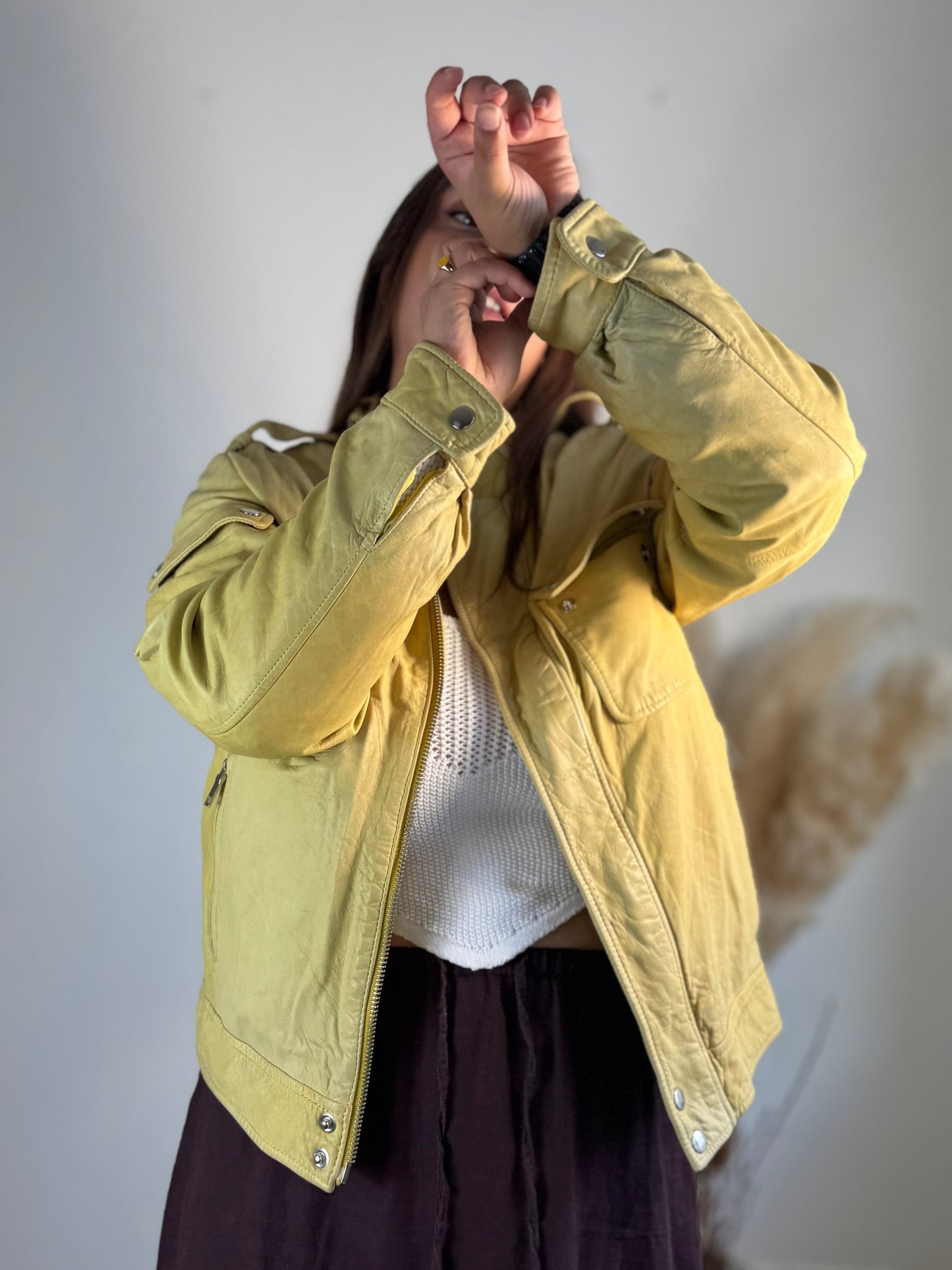Gelbe Lederjacke
