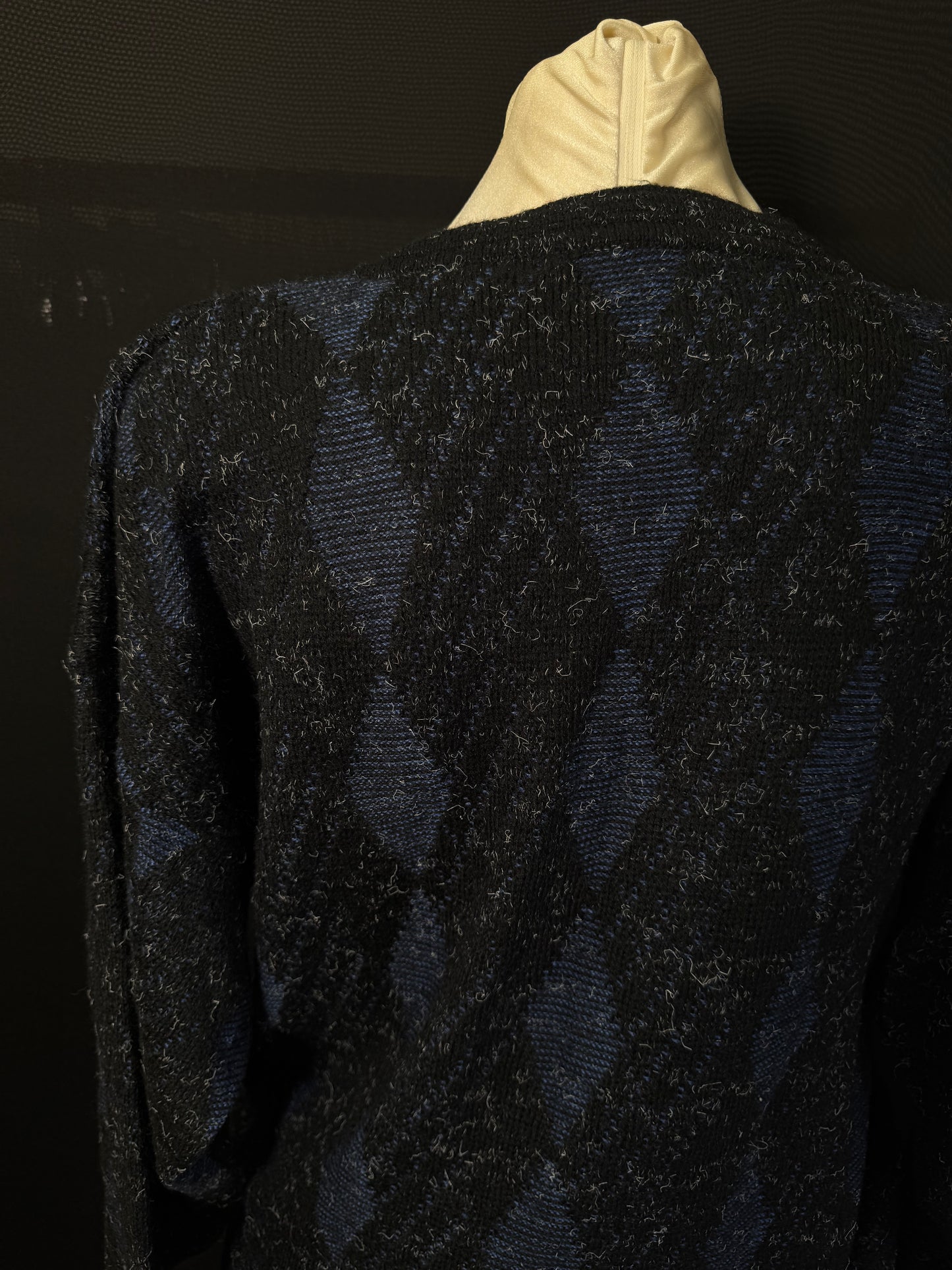 Vintage Strickpullover mit V-Ausschnitt und Rautenmuster