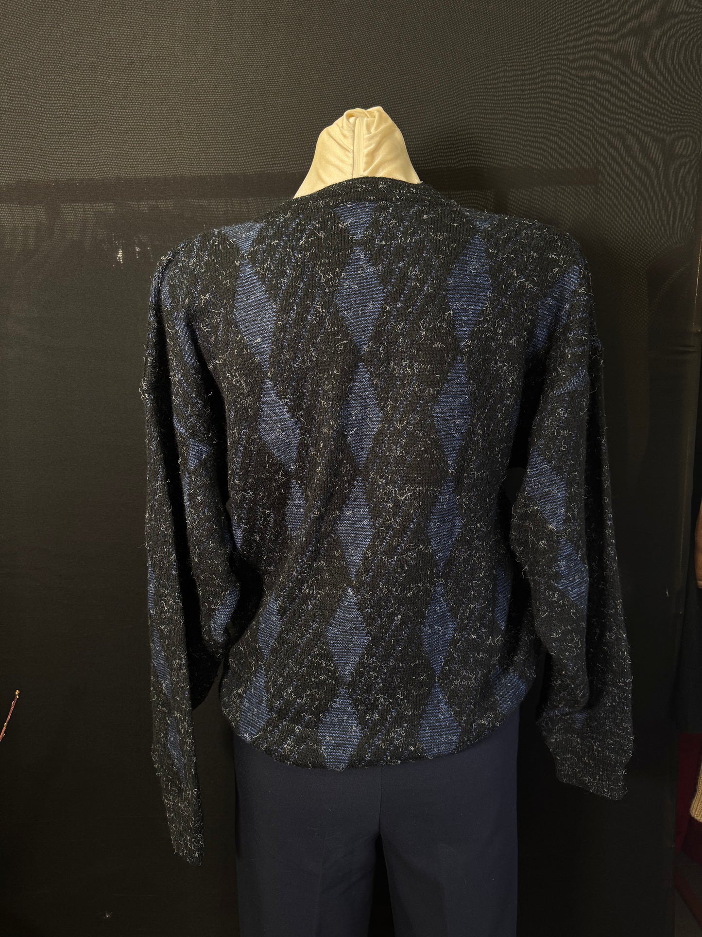 Vintage Strickpullover mit V-Ausschnitt und Rautenmuster